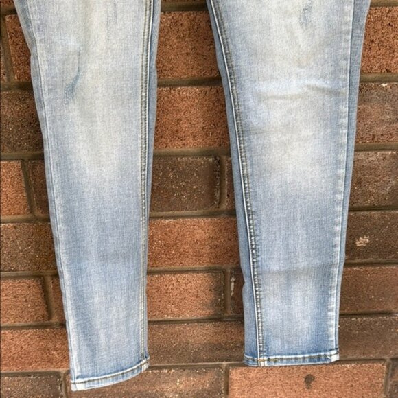 🍒Time and Tru Faded Blue Skinny Jeans - Picture 4 of 11